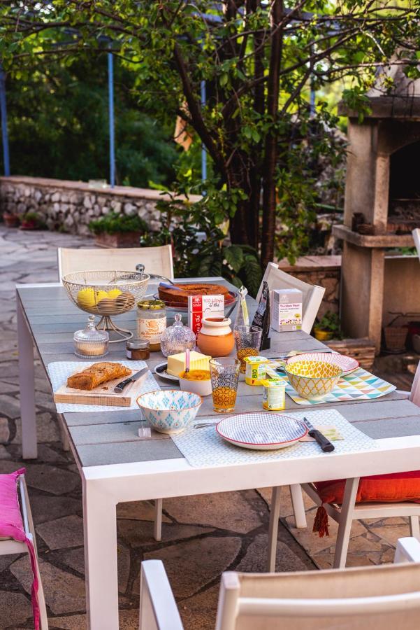 Les Manaux En Provence Bed & Breakfast Roquevaire Exterior foto